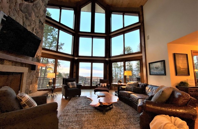 Peak1- 6000 sq ft Ski-in/Ski-Out, 5BR, 5.5Baths, Sleeps 22