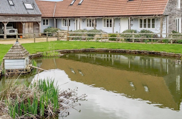 Pears Cottage is set on the edge of the village of Beckington, located in the picturesque Somerset c