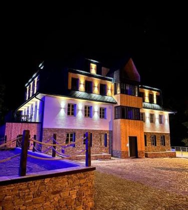 PEC 140 - apartmány Máj