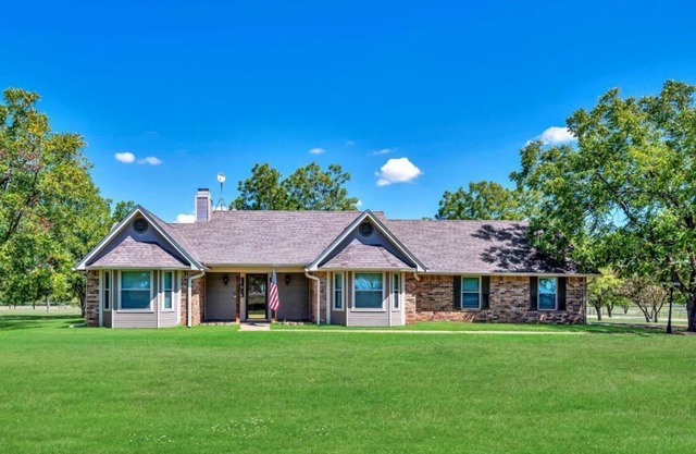 Pecan Grove Retreat-Waco/Baylor/The Silos/ Hot Tub