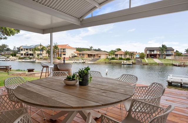 Pelican Waters