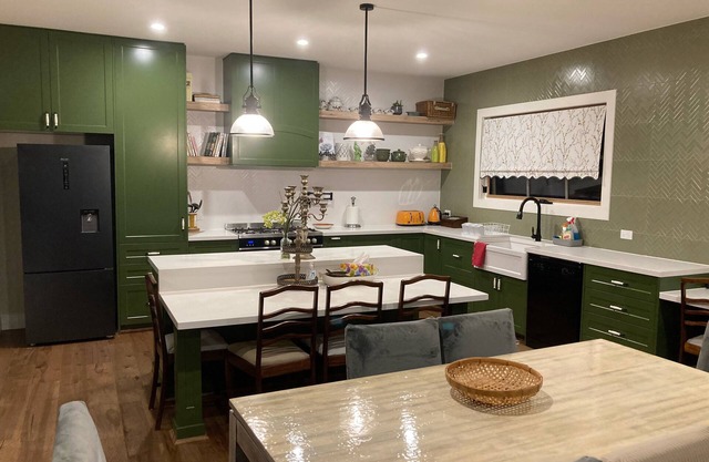 Peninsula Green Cottage - 5 MINUTES WALK TO THE BEACH!