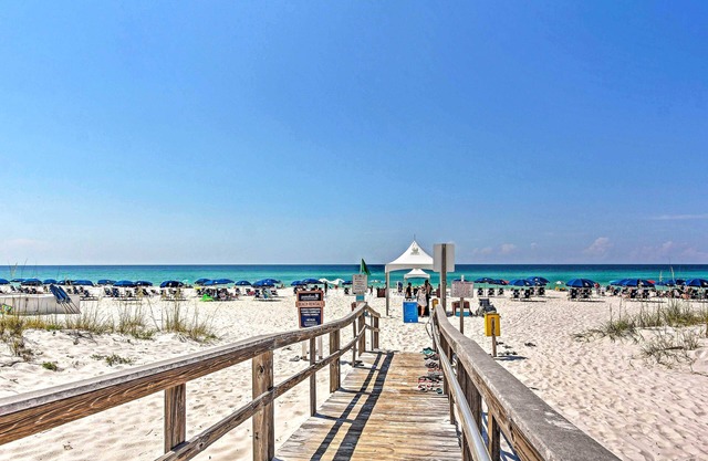 Pensacola Beach Penthouse w/View + Pool Access!