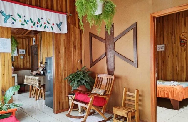 Pensión y Cabinas Colibrí Monteverde, tu mejor opción de descanso!