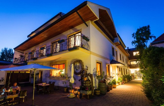 Pension Julia & Haus Elisabeth - Wallner's Hofheuriger & Weinhof