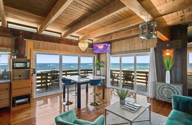 Penthouse Artist Haven Ocean front Penthouse