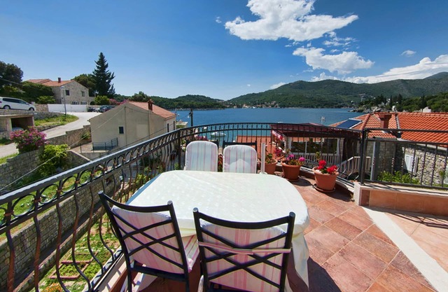 Penthouse at beach front villa near Dubrovnik