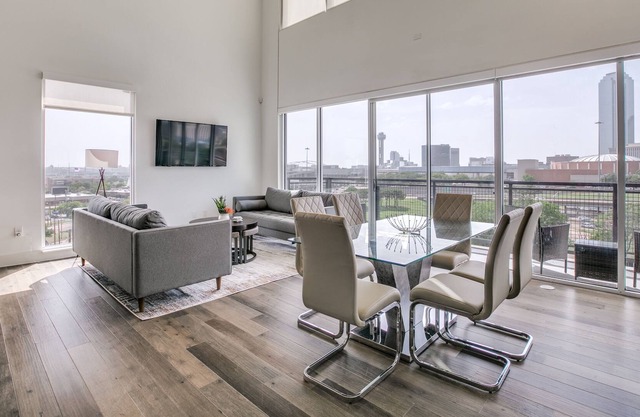 Penthouse in the City - Enjoy the View!