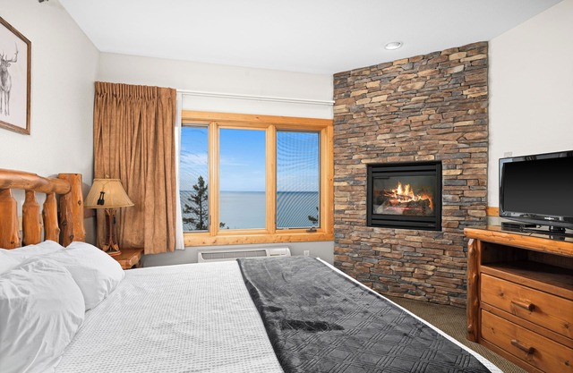 Penthouse king room with pool & hot tub