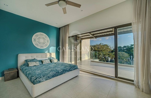 Penthouse near Beaches, Restaurants & Supermarket