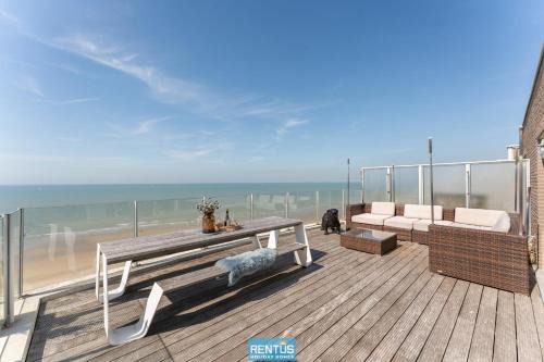 Penthouse Soleilla - pure relaxation with sea view in a prime location