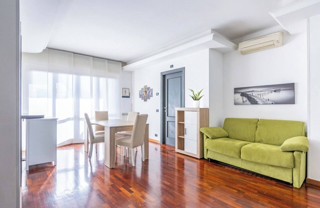 Penthouse with panoramic views 10 minutes from Rome
