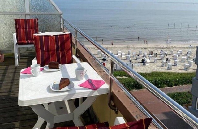 Penthouse with sea view directly on the beach