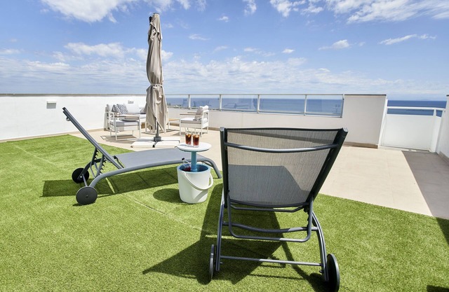 Penthouse with stunning sea view and rooftop terrace