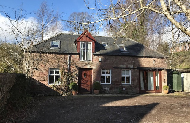 Perfectly located cosy converted coach house