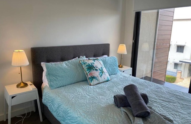 PERFECT ASCOT CITY AIRPORT RIVER MARINA PARK&WINE