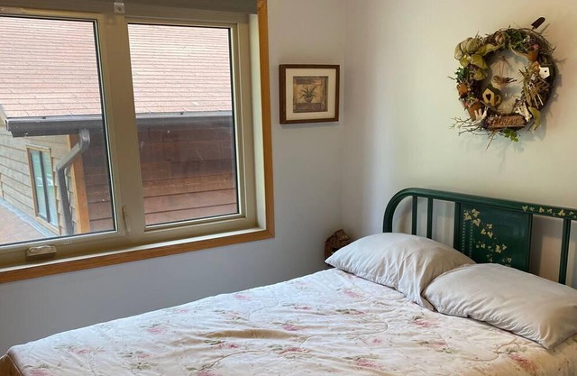 Perfect Cabin for families, couples & dogs, minutes from a soak in Hot Springs