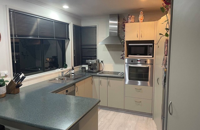 Perfect coastal holiday in a central Papamoa Beach location
