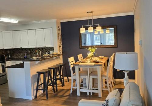 Perfect, Cozy, Modern Beach Condo
