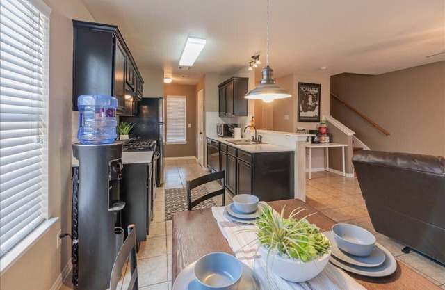 Perfect family or corporate! Downtown, UT, Domain and more
