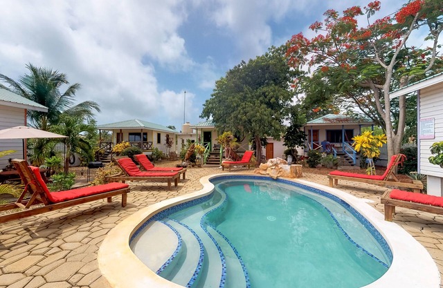 Perfect for large groups - five cabanas w/private pool, WiFi-walk to the beach