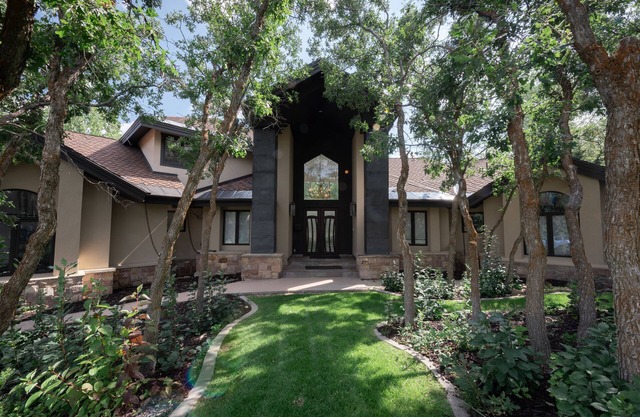 Perfect for your Park City/Deer Valley ski vacation! Free night w/5 night stay.