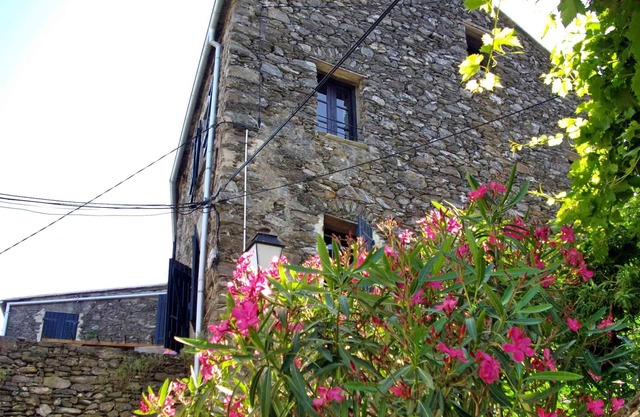 Perfect combination of hiking and beach. Cosy holiday flat for 2 persons.