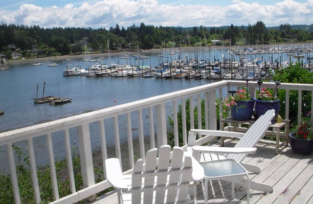 Perfect Getaway: Yacht Club Waterfront Luxury Beach House