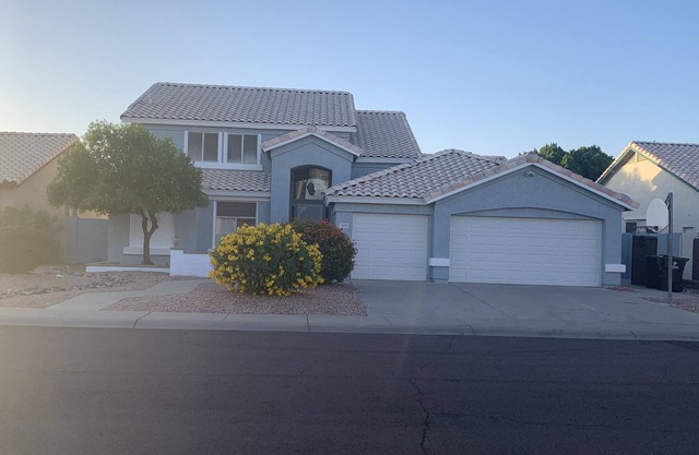 Perfect Location! 2 miles from Peoria Sports Complex Spring training!