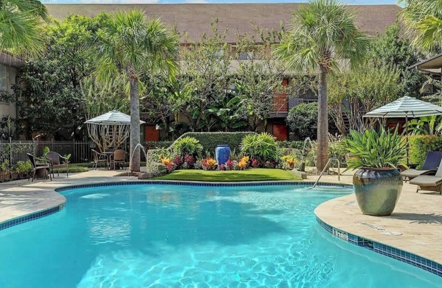 Perfect Location | 2BR 5 Min Walk to Galleria