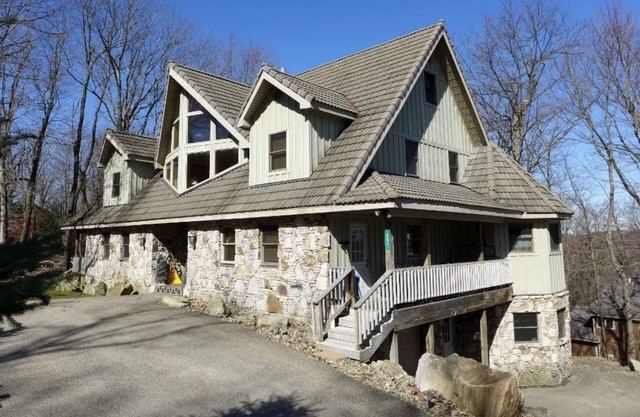 Perfect Mountain Retreat; minutes from all the Laurel Highlands has to offer!