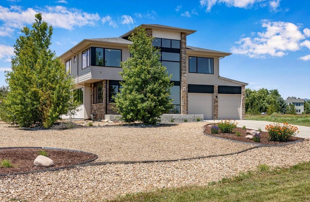 Perfectly Between Boulder - Estes Park! Modern 5-Bedroom House