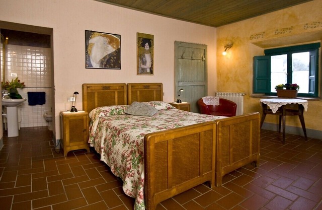 "PERGOLA" 'ROMANTIC APARTMENT IN CHIANTI in the center of TUSCANY