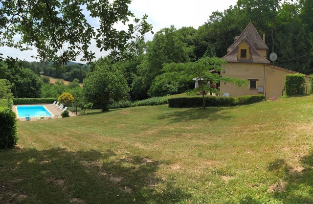 Périgord house with swimming pool in a real haven of peace of 1 hectare 4*.
