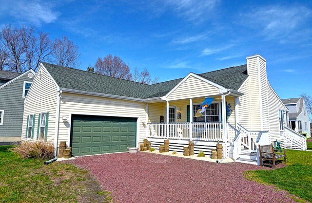 Pet Friendly 3 bed/2 bath home in the Clearwater Community! Pool, Tennis, Beach Town, WIFI, Pets Allowed!