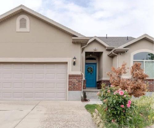 Pet-Friendly 5BR Near Hospital & TRAX with Projector