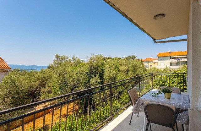 Pet friendly apartment in Malinska