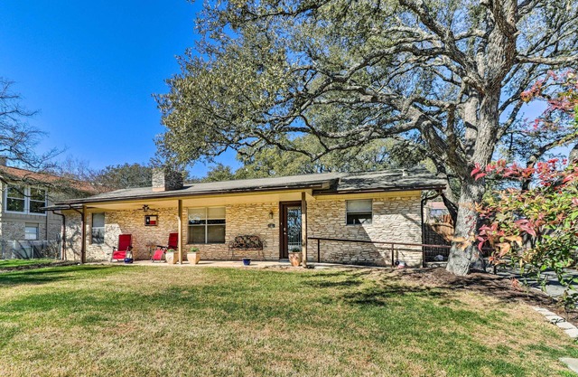 Pet-Friendly Austin Home w/Private Hot Tub!