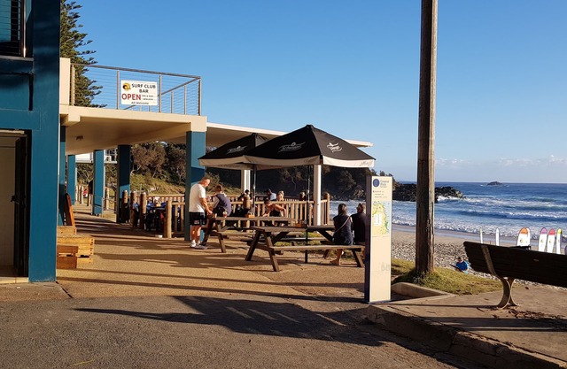 Pet Friendly Beach Retreat, 1 Wattle Street.