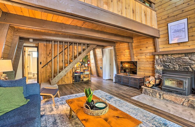 Pet-Friendly Cottage, Walk From Big Bear Village!