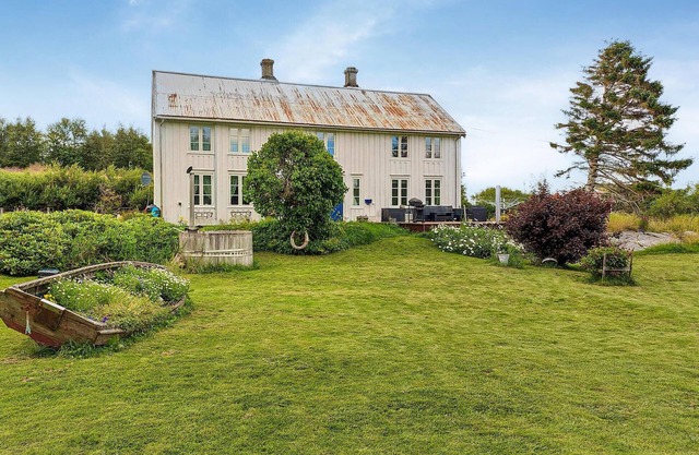 Pet friendly home in Smøla with WiFi