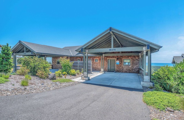 Pet Friendly Home with River/Ocean Views, Private Deck, Indoor Community Pool