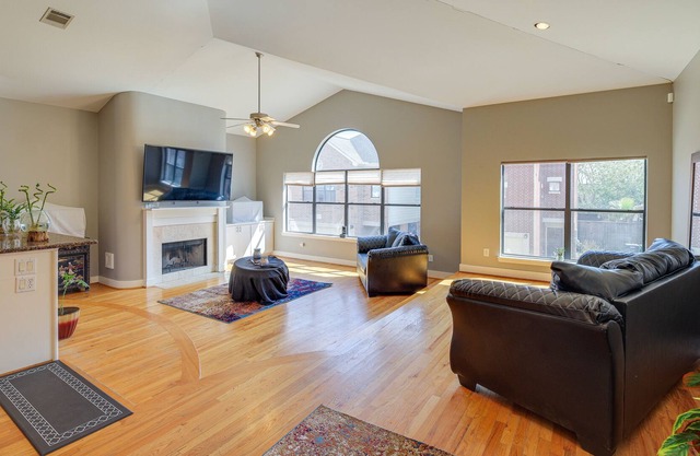 Pet-Friendly Houston Escape w/ Fenced-In Yard