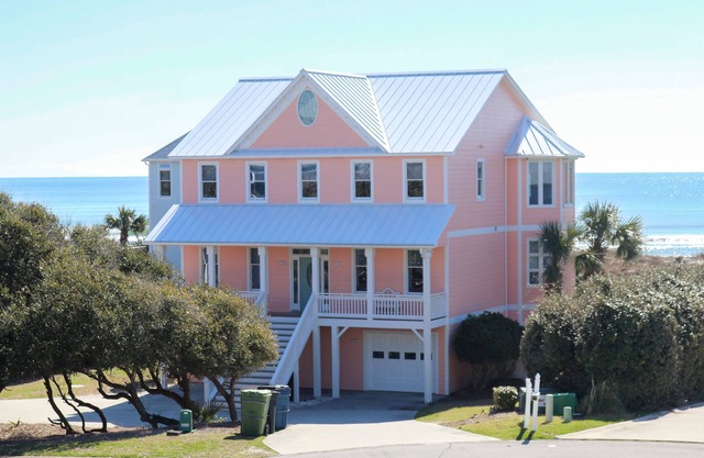 Pet Friendly,Oceanfront,private pool,beach boardwalk,located in Spinnakers Reach