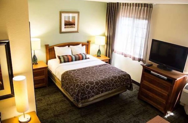 Pet-friendly Property! 3 Spaces w/Pool&Parking, Near Parmenter Gazebo Garden