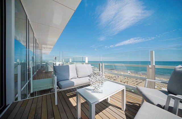 Pet-Friendly 'Royal Suite' with Sea View, Shared Pool & Wi-Fi