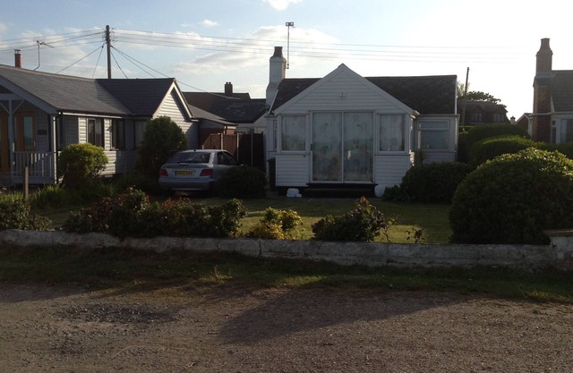 Pet-Friendly, Sea Views, Close to Norfolk Broads, easy access to sandy beach
