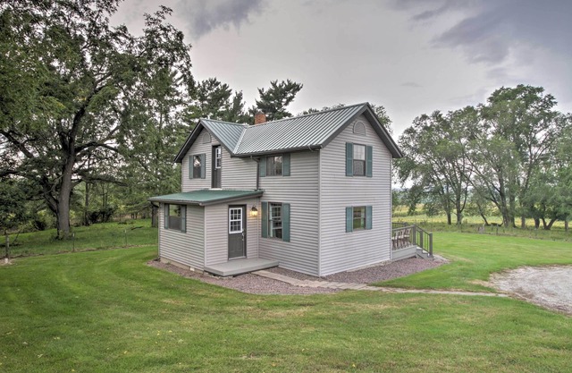 Pet-Friendly Spring Grove Home w/Serene Yard!