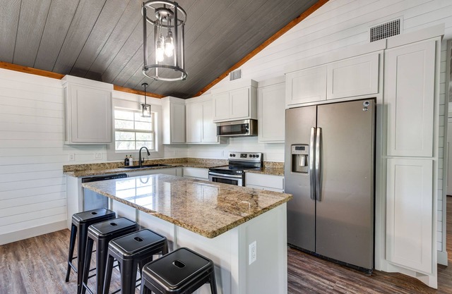 Pet-Friendly Texas Home w/Furnished Patio & Grill