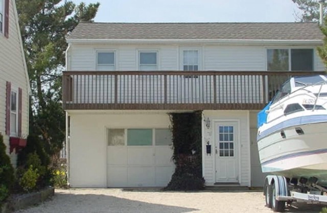 Pet Friendly. WiFi. Beach Badges. Outdoor shower. WD. Oceanside. All new.